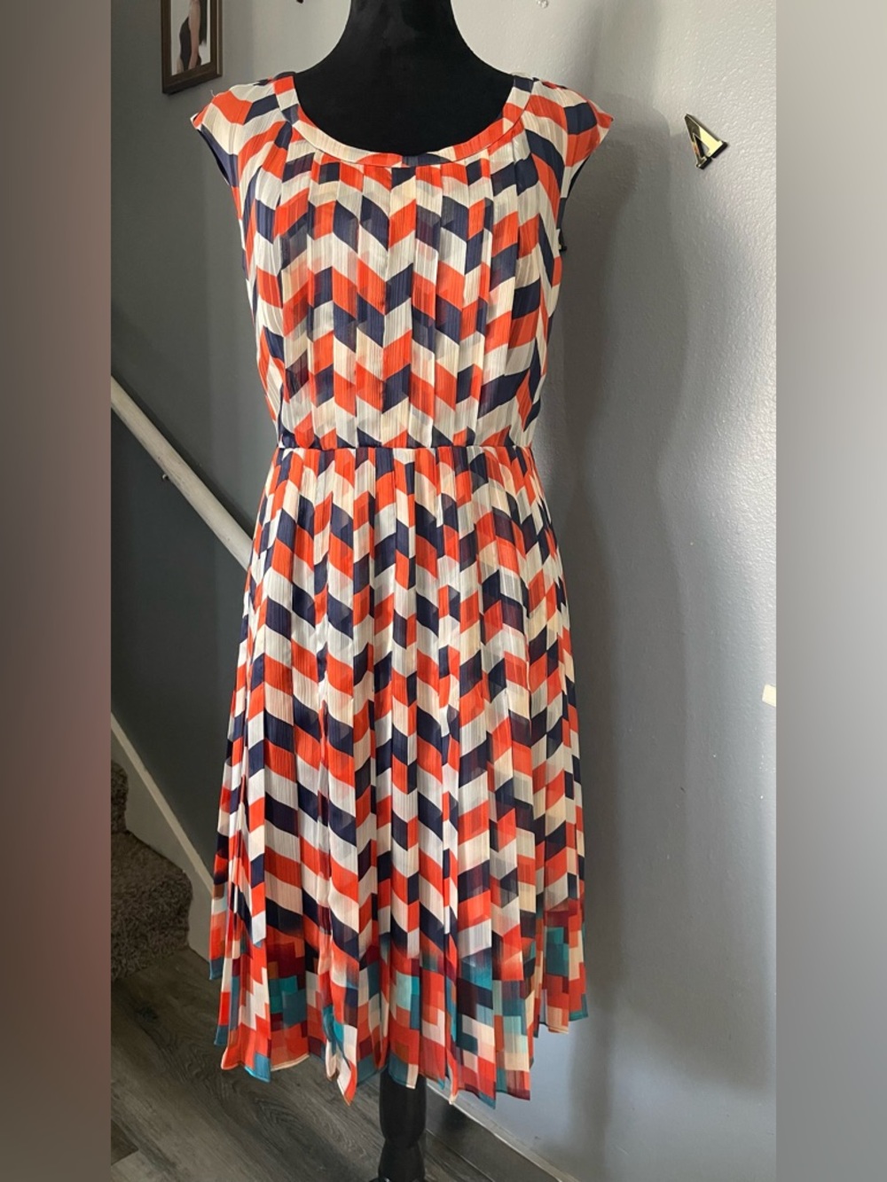 Halogen Pleated Chevron Print Midi Dress